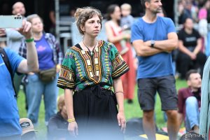 Publiczność podczas jednego z koncertów w ramach Globaltiki w parku Kolibki 