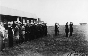 Komandor Józef Unrug wizytuje port wojenny w Pucku, 1932, fot. Muzeum Marynarki Wojennej