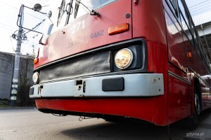 Trolejbus Ikarus 280T już w zajezdni PKT w Gdyni (fot. Kamil Złoch)