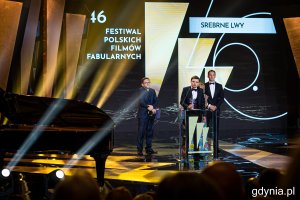 Gala finałowa 46. Festiwalu Polskich Filmów Fabularnych w Gdyni - Jan P. Matuszyński odbiera Srebrne Lwy za film ŻEBY NIE BYŁO ŚLADÓW, fot. Kamil Złoch