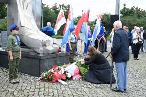 Uroczystości pod pomnikiem Ofiar Grudnia 1970 w ramach gdyńskich obchodów 45. rocznicy zakończenia strajków i podpisania porozumień sierpniowych (fot. Michał Puszczewicz)