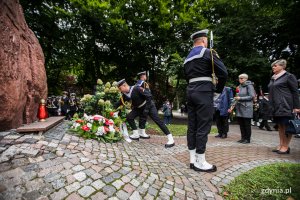 Niedzielne uroczystości z okazji Dnia Sybiraka przed pomnikiem „W hołdzie zesłańcom Sybiru” // fot. Karol Stańczak