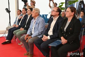 Na zdjęciu m.in.: prezydent Gdyni Aleksandra Kosiorek, dyrektor zarządzający ds. kultury i aktywności mieszkańców Mariusz Bzdęga (fot. Magdalena Starnawska)