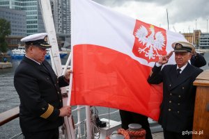 Uroczystość poświęcenia i podniesienia nowej bandery na "Darze Pomorza". Fot. Przemysław Kozłowski