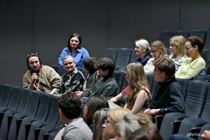 Uczestnicy gali finałowej Pomorskiego Festiwalu Kr&oacute;tkich Film&oacute;w o HIV w sali Warszawa Gdyńskiego Centrum Filmowego 