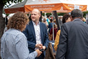 W Festynie Tolerancji wziął udział wiceprezydent Gdyni Bartosz Bartoszewicz // fot. Dawid Linkowski