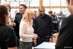 Bożena Zglińska, dyrektorka CAS w towarzystwie radnego Marcusa da Silvy i wiceprezydenta Barłomieja Austena