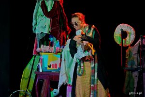 Agnieszka Skawińska podczas próby do spektaklu  „Złotopióra” w Teatrze Gdynia Główna 