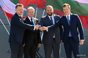 Od lewej: Mariusz Błaszczak - minister obrony narodowej, Tibor Benkő - minister obrony Węgier, Jaroslav Naď - minister obrony Słowacji oraz Jan Havránek - wiceminister obrony Czech // fot. Michał Puszczewicz
