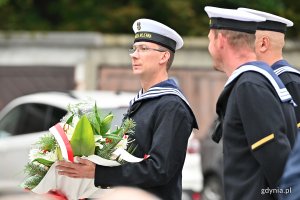 Jubileuszowe obchody przy symbolicznym obelisku i umieszczonym na cokole samolocie TS-8 Bies w Babich Dołach, fot. Michał Puszczewicz