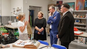 Na zdjęciu wiceprezydent Gdyni Tomasz Augustyniak, dyrektor Laboratorium Innowacji Społecznych Maciej Kochanowski, zastępca dyrektora LIS-u Ewa Kr&oacute;l, prezes zarządu Gdyńskiej Fundacji Dom Marzeń Katarzyna Karczewska (fot. LIS)