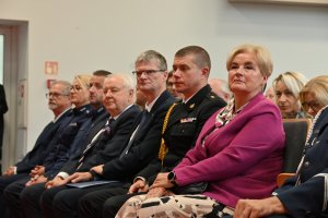 Na zdjęciu widzimy radną miasta Gdyni Teresę Bysewską oraz Rafała Geremka, wiceprezydenta Gdyni (trzeci od prawej).