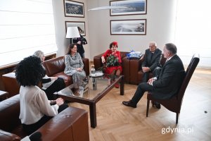 Janina i Józef Aleksander Kwiatkowscy z Gdyni obchodzili niedawno 68 rocznicę zawarcia małżeństwa. Z dostojnymi jubilatami spotkał się prezydent Gdyni, Wojciech Szczurek. Fot. Magdalena Czernek