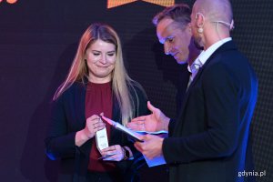 Od lewej: Paulina Święcicka z firmy Roche, laureatka konkursu, Radosław Buszan - członek jury oraz Krzysztof Kozakiewicz - CEO w fundacji Let’s Manager IT i członek konkursowego jury // fot. Michał Puszczewicz