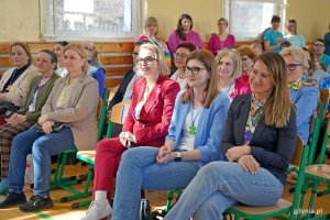 Od prawej: Agnieszka Wawrzyniak &ndash; naczelniczka Wydziału Dostępności Urzędu Miasta Gdyni, Dorota Gospodarczyk z Wydziału Edukacji Urzędu Miasta Gdyni oraz radne miasta Agnieszka Tokarska i Beata Zastawna podczas wydarzenia z okazji Światowego Dnia Świadomości Autyzmu