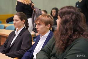 Na zdjęciu Hanna Brzozowska, Mateusz Jaroń i Ignacy Urbański w zielonej bluzie