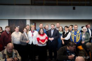 Gdyńscy samorządowcy podczas tradycyjnej miejskiej wigilii (od lewej): radny miasta Dominik Aziewicz, radny dzielnicy Witomino Maciej Wojnicki, radne Larysa Kramin i Teresa Bysewska, wiceprezydent Maciej Zielonka, prezydent Gdyni Aleksandra Kosiorek, radni miasta Łukasz Strzałkowski i Norbert Anisowicz, przewodniczący Rady Miasta Gdyni Tadeusz Szemiot, wiceprezydent Gdyni Tomasz Augustyniak, radni miasta Łukasz Piesiewicz, Marcus da Silva i Joanna Zielińska