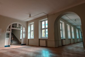 Budynek dawnej szkoły przy ul. 10 lutego zaadaptowany zostanie na potrzeby Centrum Nowoczesnego Seniora // fot. Laboratorium Innowacji Społecznych