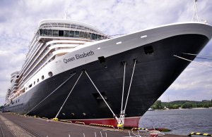 Statek pasażerski Queen Elizabeth przy Nabrzeżu Francuskim w Gdyni, fot. Kamil Złoch