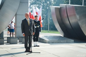 Oficjalne uroczystości z okazji Święta Wojska Polskiego w Gdyni, przy pomniku Polski Morskiej, fot. Kamil Złoch