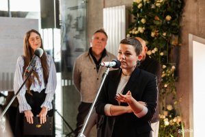 Odsłonięcie tablicy upamiętniającej Leszka Kopcia w Gdyńskim Centrum Filmowym (fot. Karol Stańczak)