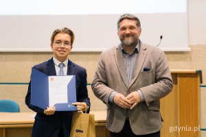 Na zdjęciu (od lewej): Maciej Wyszyński, radny Młodzieżowej Rady Miasta, Tadeusz Szemiot, przewodniczący Rady Miasta (fot. Paweł Budziński)