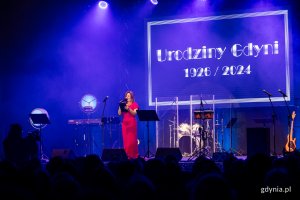 Koncert „Tyle słońca w całym mieście”, który odbył się z okazji 98. urodzin Gdyni, poprowadziła Karolina Klawitter 