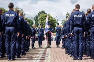 Uroczysty apel na placu przed Muzeum II Wojny Światowej (fot. Karol Stańczak)