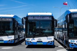 Przekazanie nowych autobus&oacute;w elektrycznych Solaris Urbino 18 Electric na Molo Południowym w Gdyni (fot. Kamil Złoch)