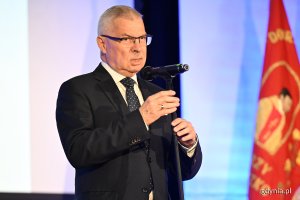 Uroczystość wręczenia odznak honorowych w Sali Koncertowej Portu Gdynia w ramach gdyńskich obchodów 45. rocznicy zakończenia strajków i podpisania porozumień sierpniowych (fot. Michał Puszczewicz)