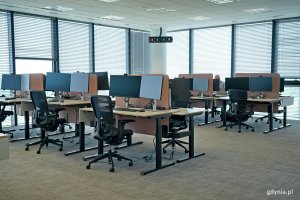 Wnętrza i stanowiska pracy w biurze firmy Bechtel w Gdańsku