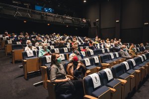 Publiczność podczas otwarcia festiwalu Gdynia Classica Nova w Teatrze Miejskim w Gdyni. Fot. Tomek Kamiński