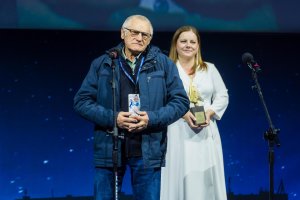Laureat Jan Holewik wraz z prezydent Gdyni Aleksandrą Kosiorek (fot. Paweł Budziński)