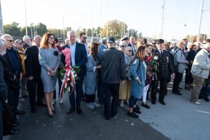 W alei Żeglarstwa Polskiego odsłonięto tablicę upamiętniającą Tadeusza Siwca // fot. Dawid Linkowski