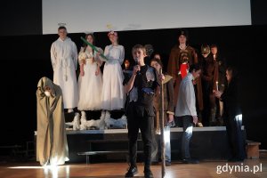 Żywy obraz w wykonaniu uczniów II LO