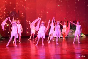 Koncert „Sekrety Zimowego Wiatru” w wykonaniu młodzieży z gdyńskiego MDK'u na scenie Teatru Muzycznego w Gdyni (fot. Katarzyna Balcerzak)