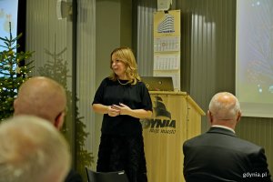 Wiceprezydentka Gdyni Oktawia Gorzeńska przemawiająca podczas spotkania świątecznego gdyńskich firm rodzinnych