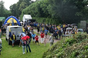 XII Spotkanie Międzypokoleniowe kibiców Arki Gdynia na słynnej „Górce” przy ulicy Ejsmonda - kibice uczestniczący w wydarzeniu (fot. Michał Puszczewicz)