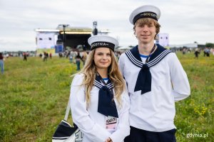 Para marynarzy na festiwalu 