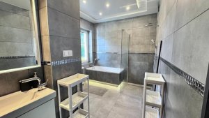 Apartament Carpe Diem, widok na łazienkę