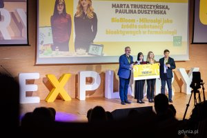 Nagroda Zrównoważonego Rozwoju dla Marty Truszczyńskiej i Pauliny Duszyńskiej. Gala finałowa Konkursu Explory w centrum konferencyjnym PPNT Gdynia (fot. Kamil Złoch)