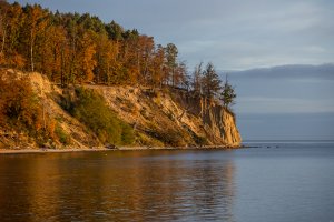 Charakterystyczny, malowniczy klif // fot. Karol Stańczak 