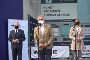 Prezydent Wojciech Szczurek podczas otwarcia Punktu Szczepień Powszechnych w Gdynia Arenie. // fot. Przemysław Kozłowski