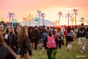 Uczestnicy na terenie miasteczka festiwalowego 