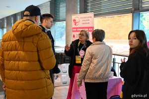 Stoisko Stowarzyszenia Amazonek Gdyńskich na stadionie w ramach akcji „Pier(w)si #wGdyni”