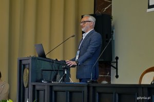 Andrzej Jelinek podczas prelekcji na 3. Konwencji Kobiet Branży Morskiej 