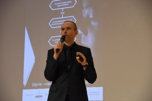 Gdyński samorząd, jako pierwszy w kraju podjął kompleksowe działania w walce z tym nowym zagrożeniem, fot. Jan Ziarnicki