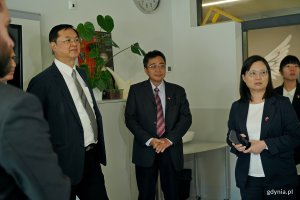 Lo Ta-Sheng – wiceprezydent Kaohsiungu, Wu Wen-Ching – zastępca dyrektora generalnego Biura ds. Edukacji i inni członkowie tajwańskiej delegacji podczas spaceru po XVII LO