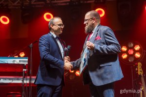 Gala finałowa X edycji Przeglądu Teatrów Amatorskich „Kurtyna” w gdyńskim Małym Kacku. Emil Rojek i Jarosław Szydłak (fot. Paweł Budziński)