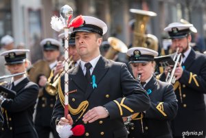 Obchody Światowego Dnia Wiedzy o Autyzmie na ulicach Gdyni // fot. D. Linkowski
